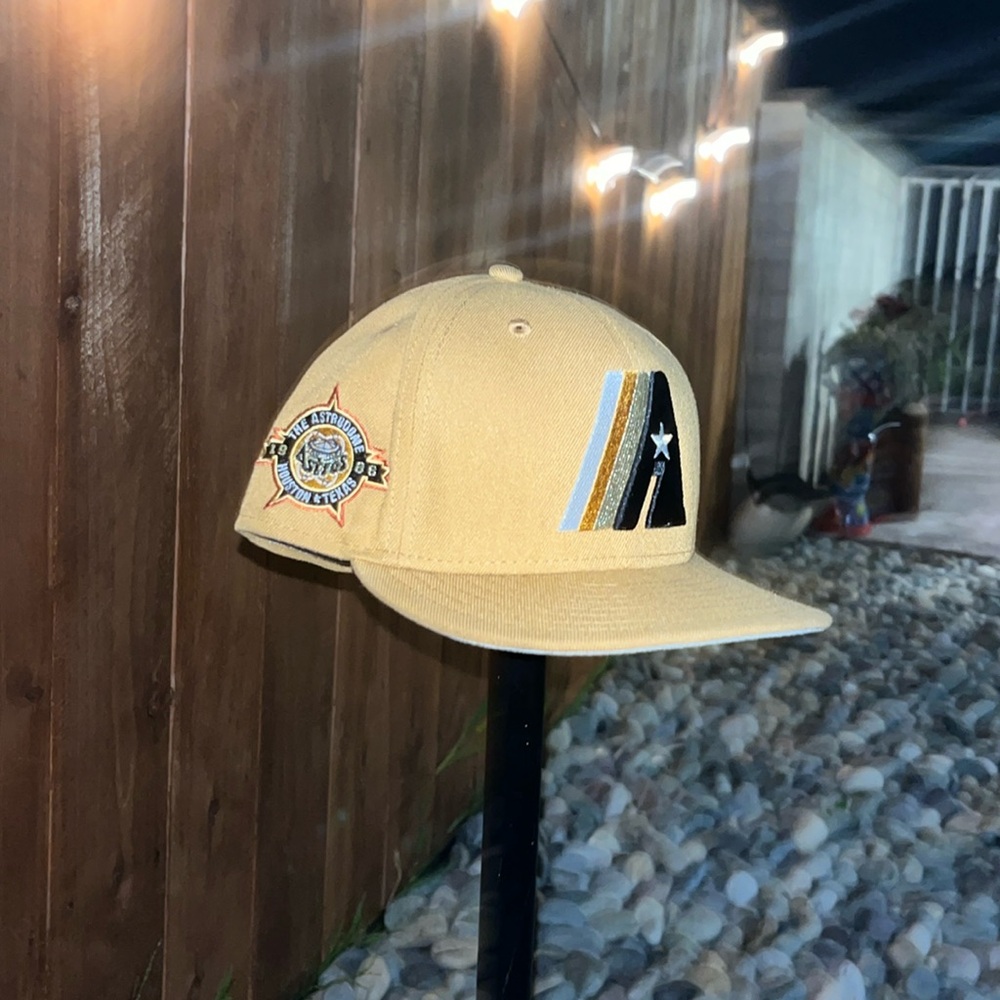 Tan lightly worn Houston Astros Hat New Era 7 1/2